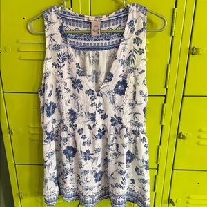 American Rag Blue & White Floral V-Neck Tank